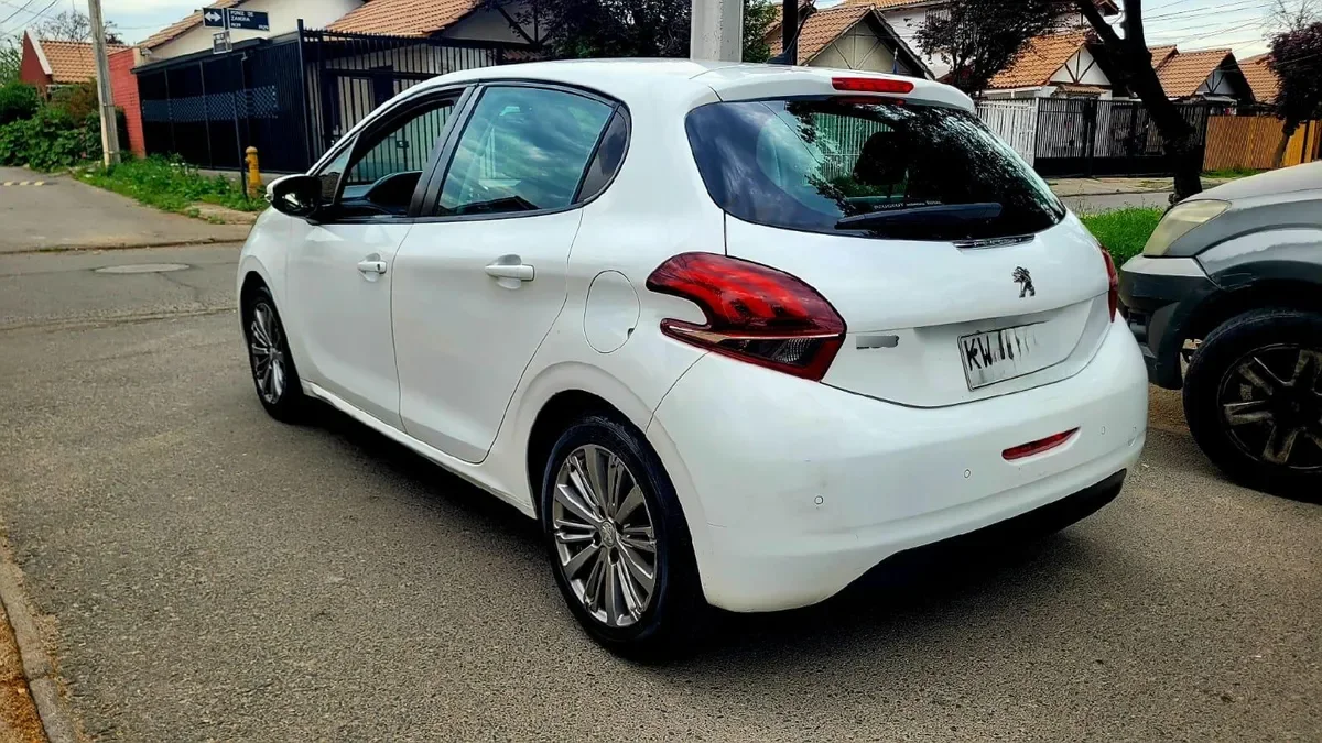 PEUGEOT 208 1.2 Signature Puretech Mt año 2019