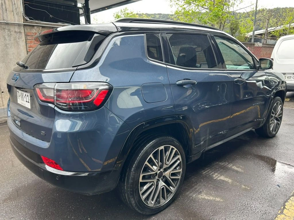 Jeep Compass 1.3 4xe Altitude Hybrid Awd At 5p año 2024