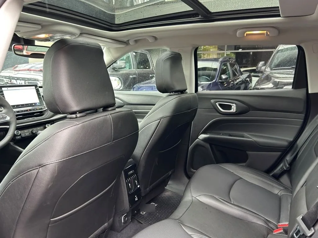 Jeep Compass 1.3 4xe Altitude Hybrid Awd At 5p año 2024