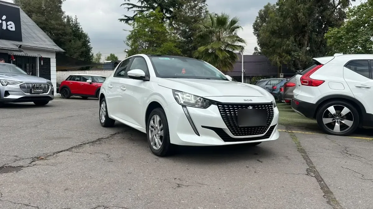 Peugeot 208 Style Puretech 75 1.2 año 2023