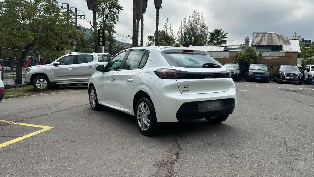 Peugeot 208 Style Puretech 75 1.2 año 2023