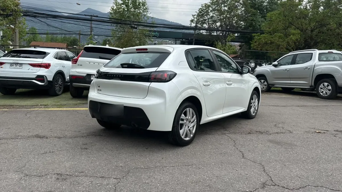Peugeot 208 Style Puretech 75 1.2 año 2023