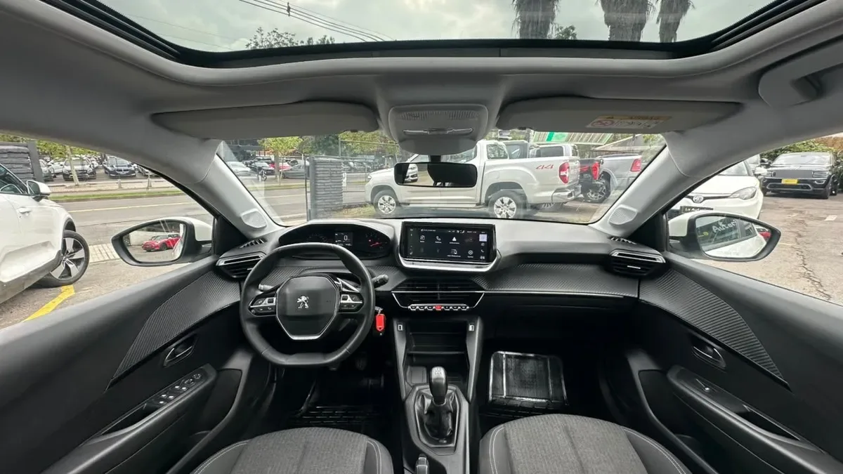 Peugeot 208 Style Puretech 75 1.2 año 2023