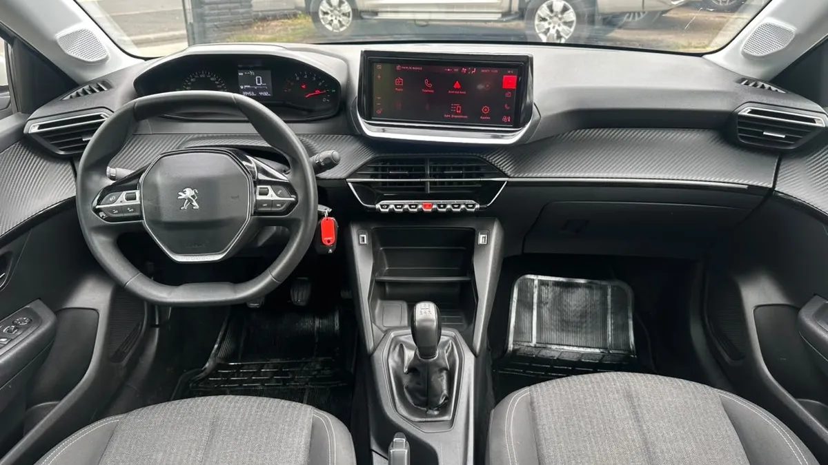 Peugeot 208 Style Puretech 75 1.2 año 2023