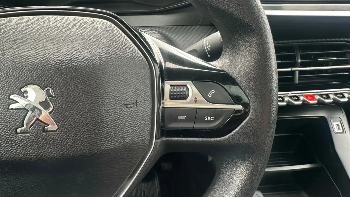 Peugeot 208 Style Puretech 75 1.2 año 2023