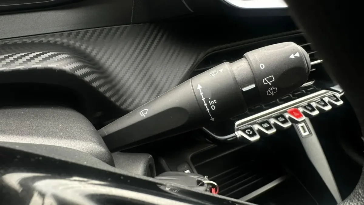 Peugeot 208 Style Puretech 75 1.2 año 2023