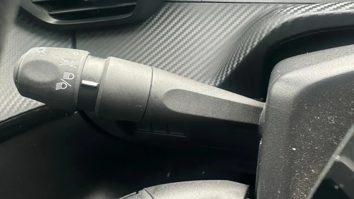 Peugeot 208 Style Puretech 75 1.2 año 2023