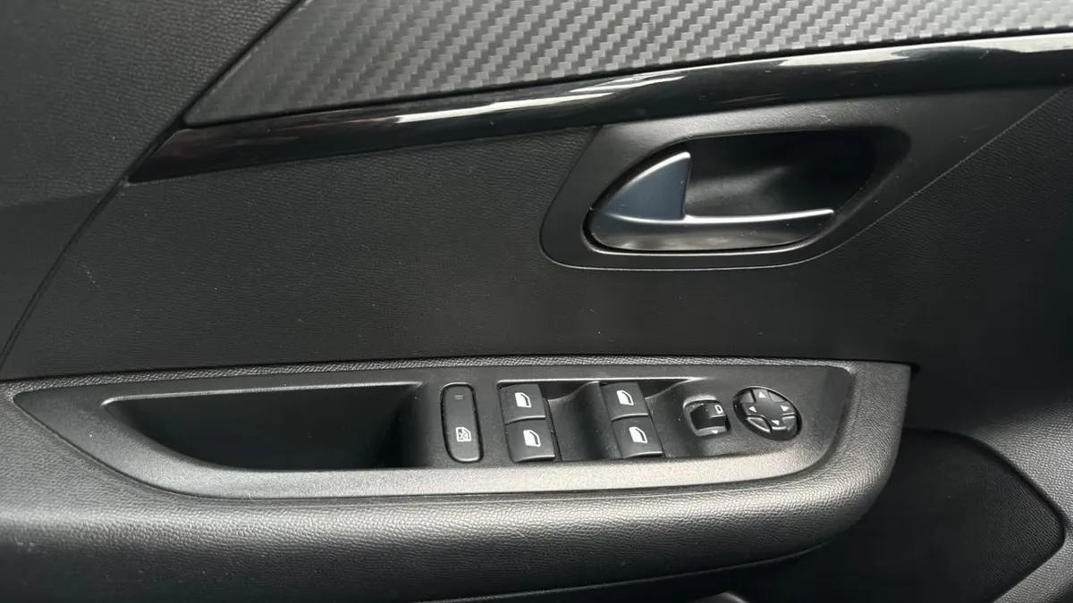 Peugeot 208 Style Puretech 75 1.2 año 2023
