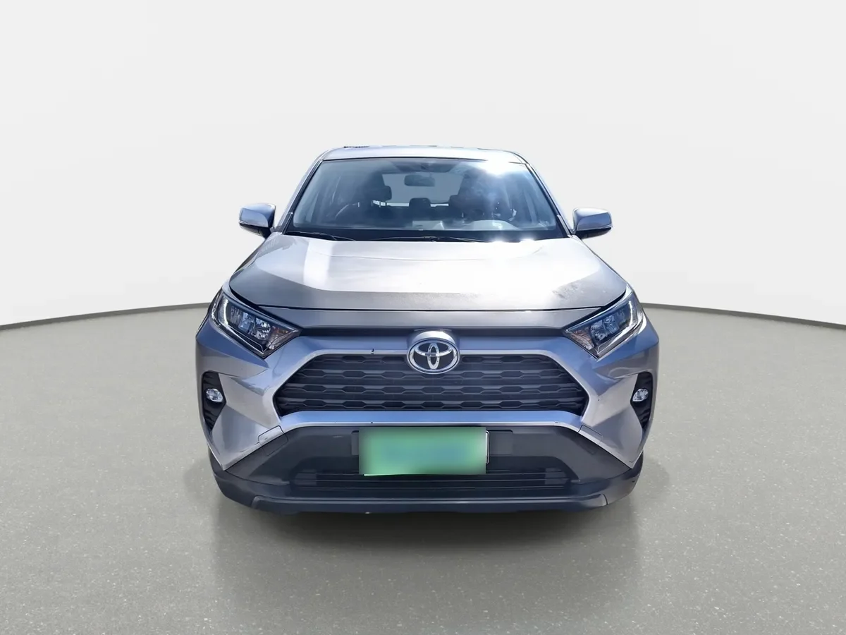 Toyota Rav 4 2.0 Le 4x2 Mt 5p año 2024