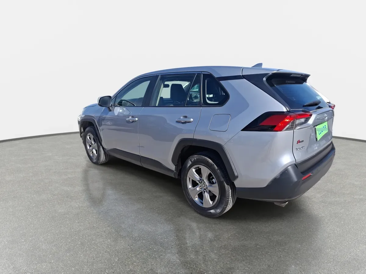 Toyota Rav 4 2.0 Le 4x2 Mt 5p año 2024