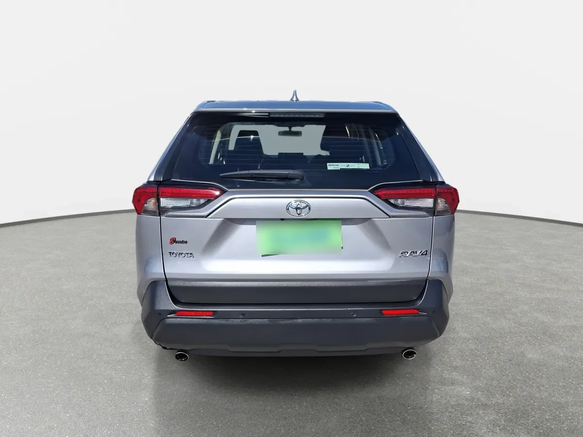 Toyota Rav 4 2.0 Le 4x2 Mt 5p año 2024
