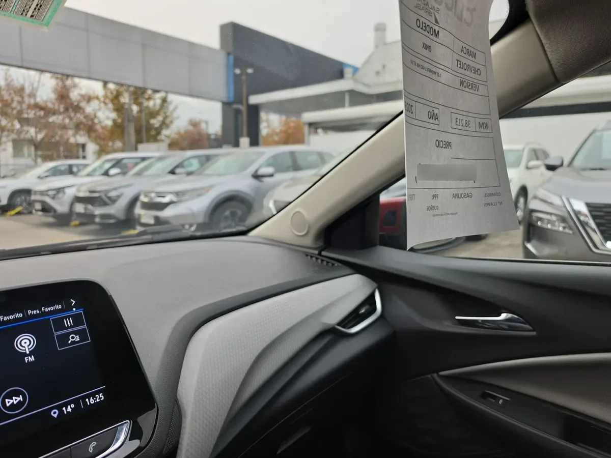 Chevrolet Onix 1.0t Premier S 4x2 Hb At 5p año 2025