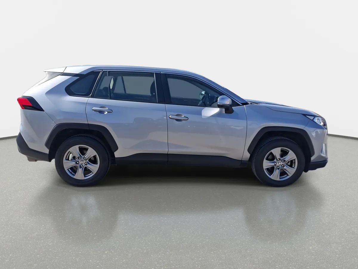 Toyota Rav 4 2.0 Le 4x2 Mt 5p año 2024