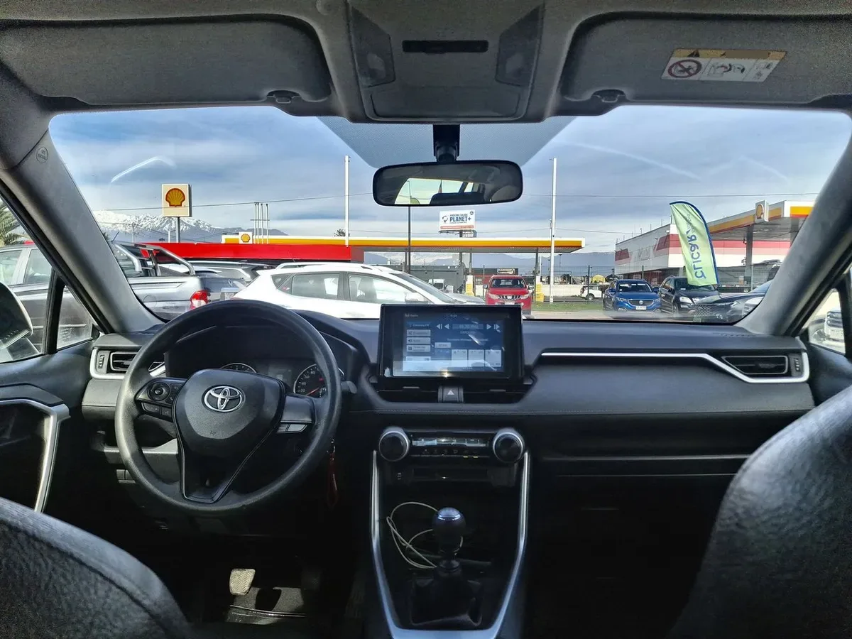 Toyota Rav 4 2.0 Le 4x2 Mt 5p año 2024
