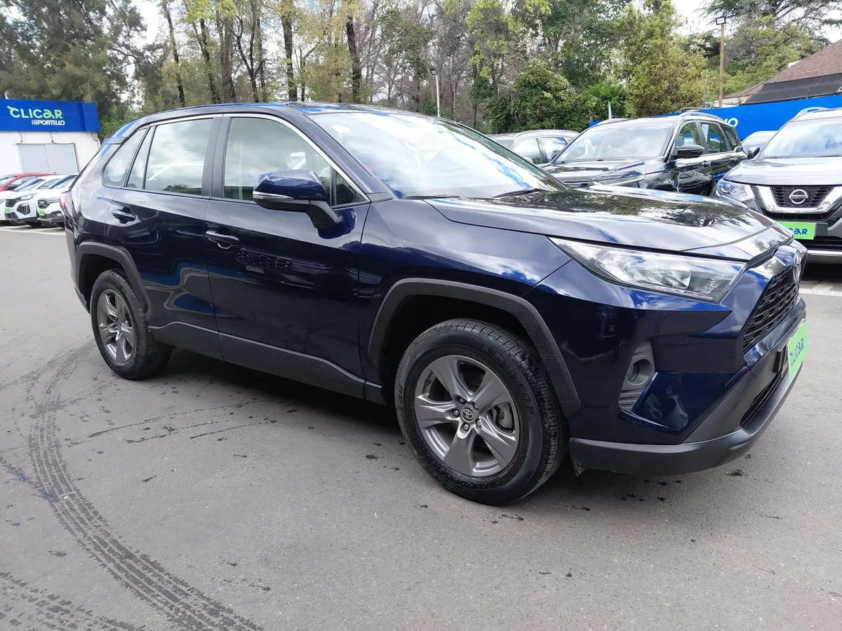 Toyota Rav 4 2.0 Le 4x2 Mt 5p año 2024