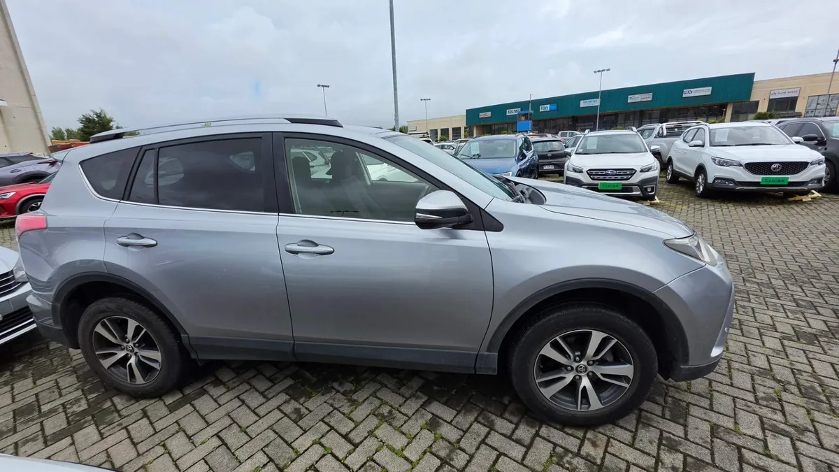 Toyota Rav 4 2.5 4x2 Super Lujo At 5p año 2019