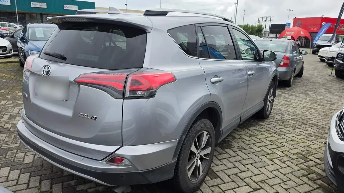 Toyota Rav 4 2.5 4x2 Super Lujo At 5p año 2019