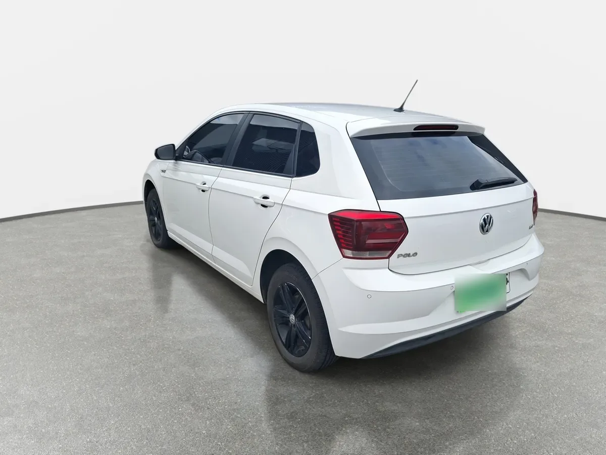 Volkswagen Polo 1.6 Comfortline 4x2 Mt5 5p año 2021