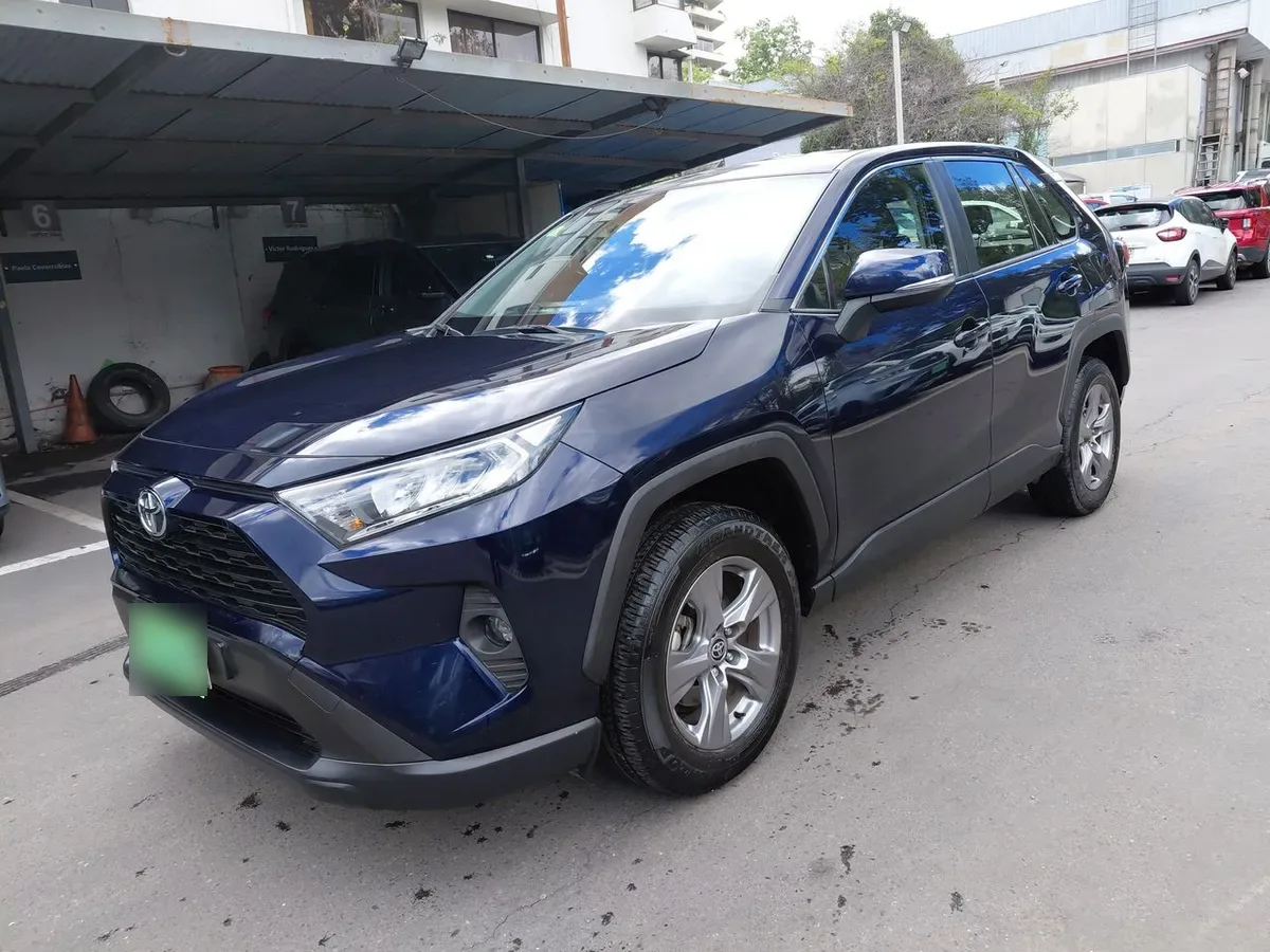 Toyota Rav 4 2.0 Le 4x2 Mt 5p año 2024