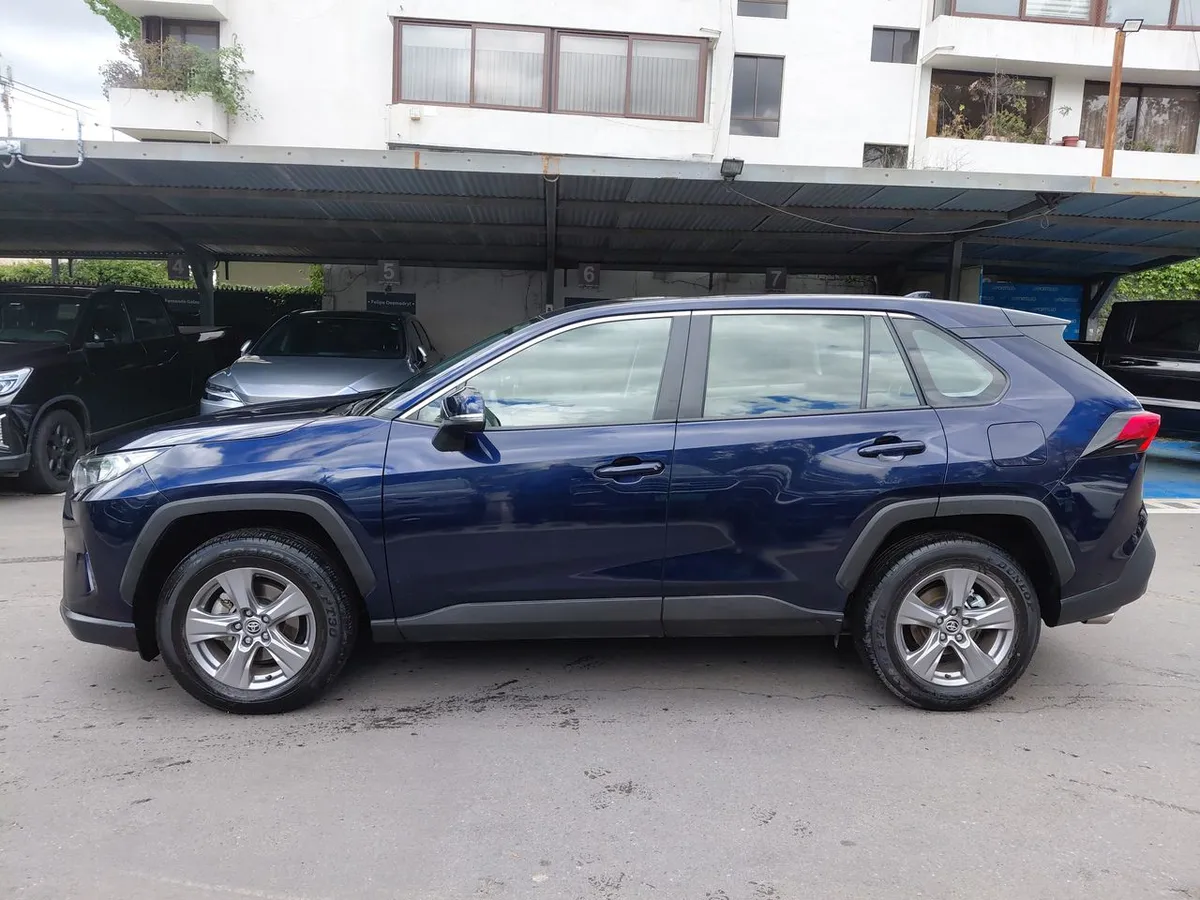 Toyota Rav 4 2.0 Le 4x2 Mt 5p año 2024