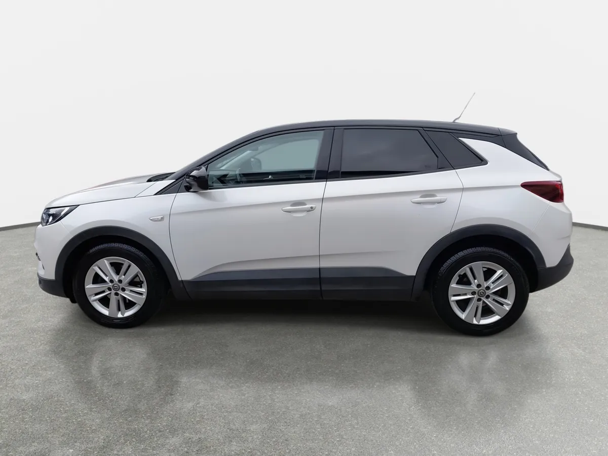 Opel Grandland 1.2t Dynamic 4x2 Mt6 5p año 2021