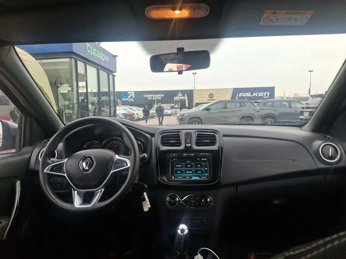 Renault Symbol 1.6 Intens Tech 4x2 Mt 4p año 2021
