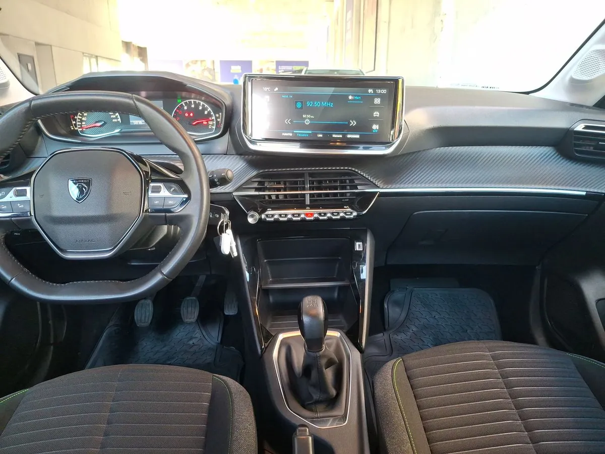 Peugeot 208 1.2 Mca Puretech 100 Active 4x2 Mt 5p año 2024
