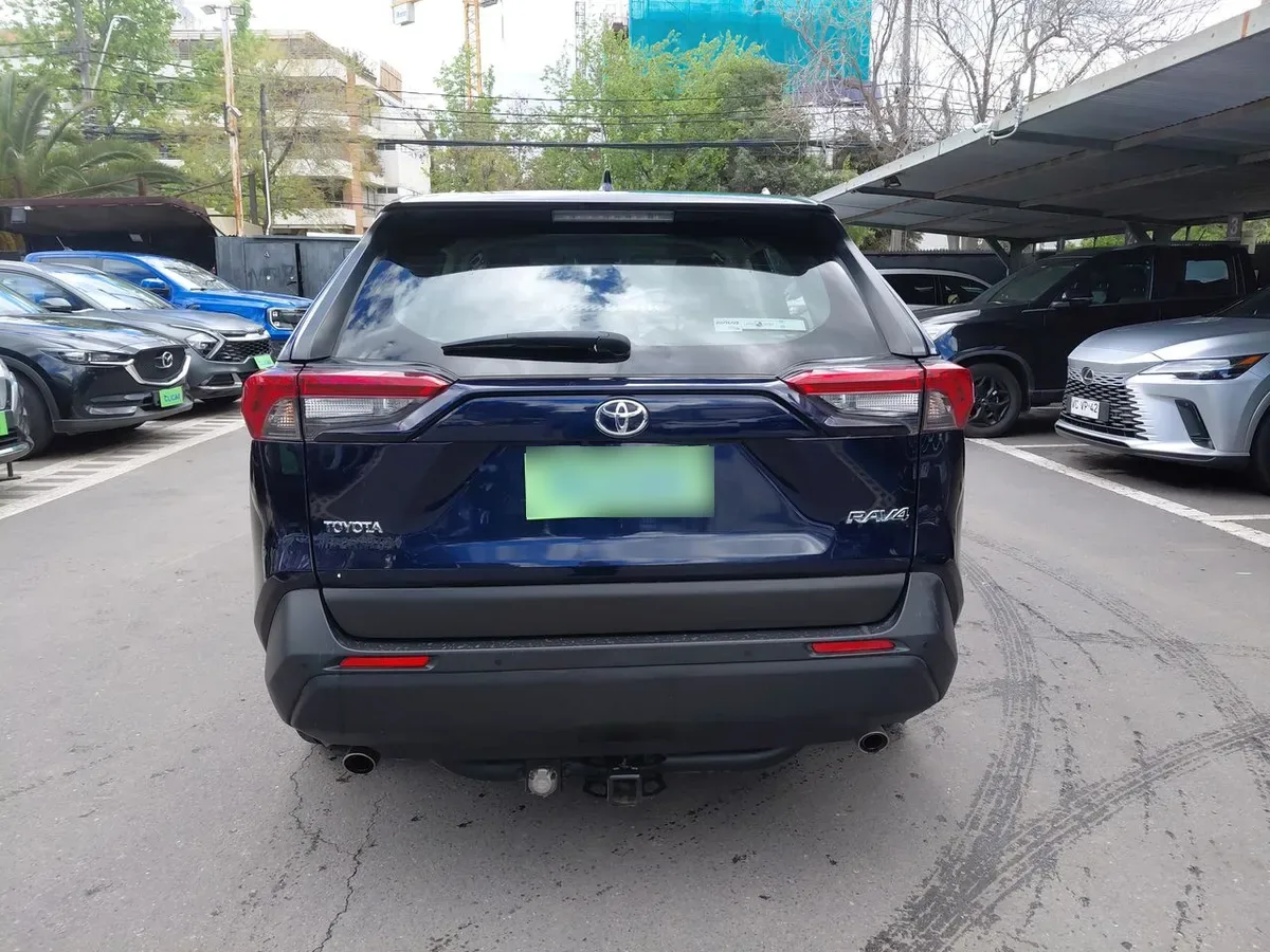 Toyota Rav 4 2.0 Le 4x2 Mt 5p año 2024