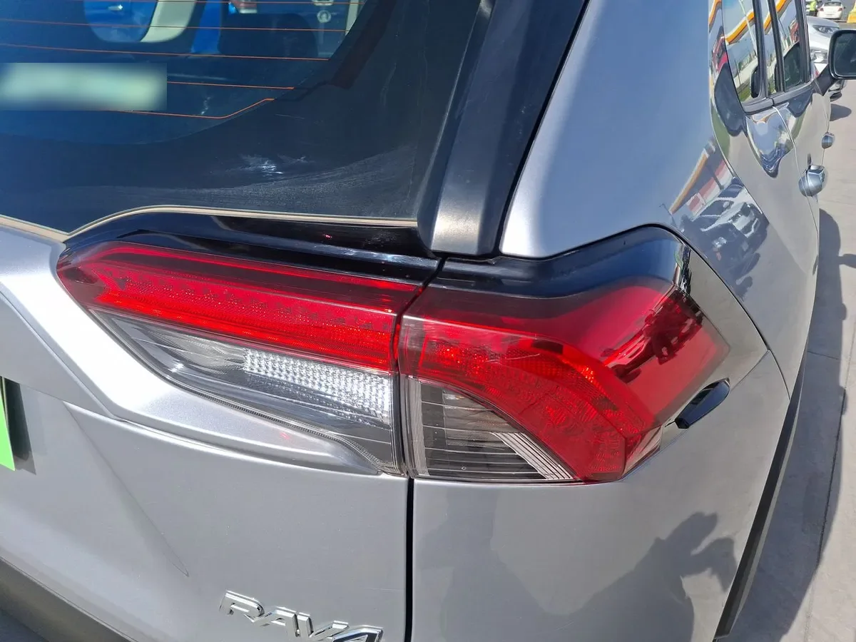 Toyota Rav 4 2.0 Le 4x2 Mt 5p año 2024