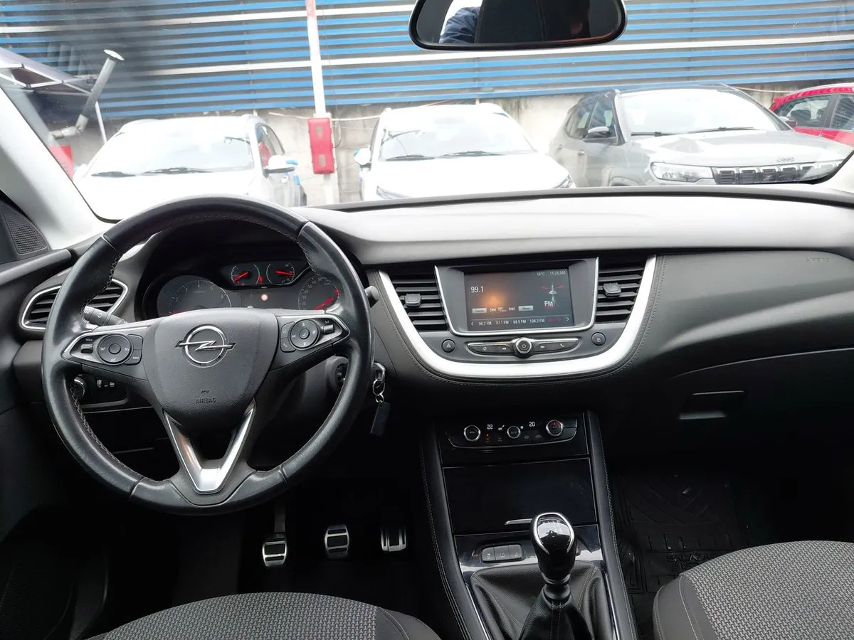Opel Grandland 1.2t Dynamic 4x2 Mt6 5p año 2021