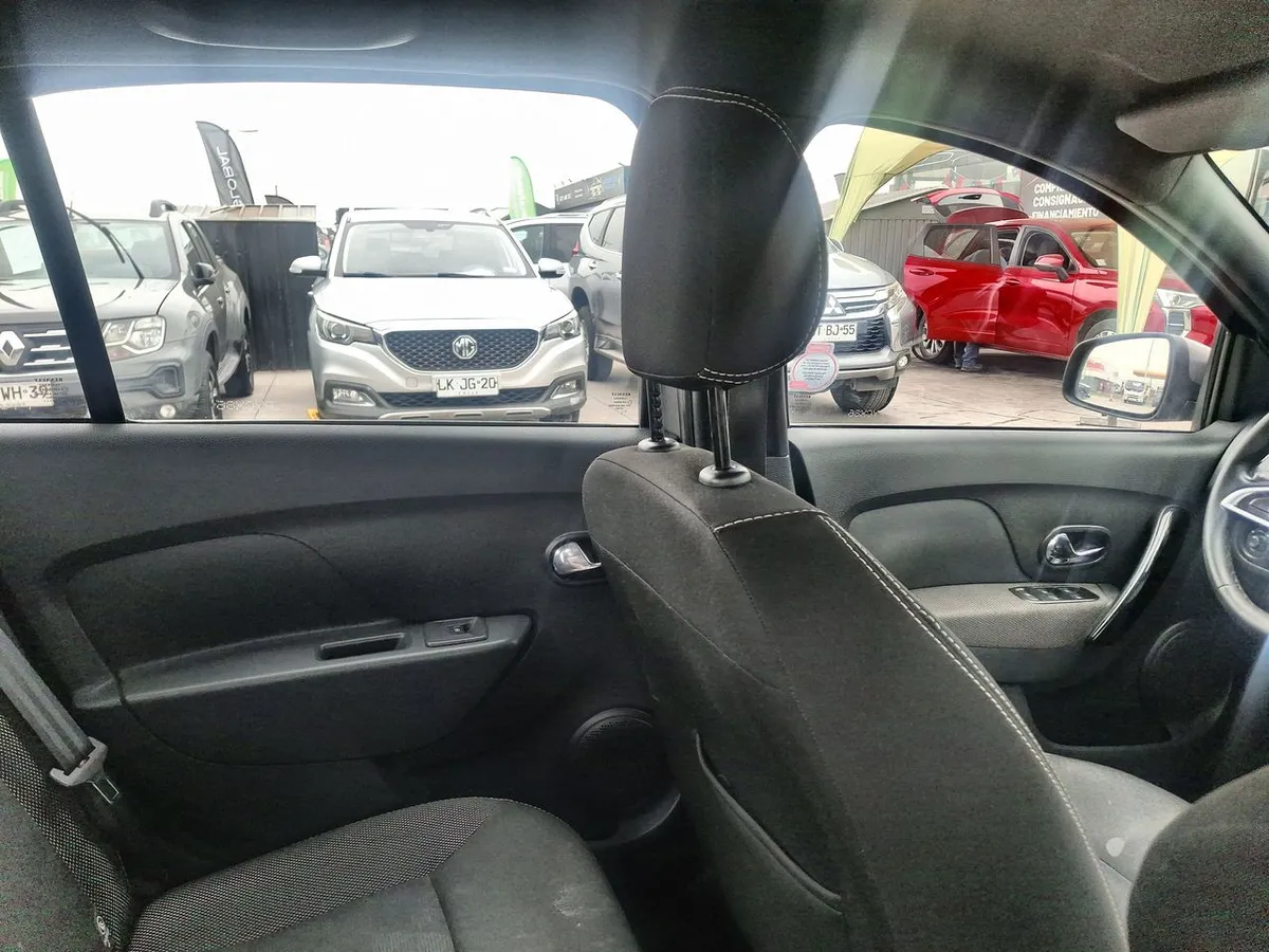Renault Symbol 1.6 Intens Tech 4x2 Mt 4p año 2021