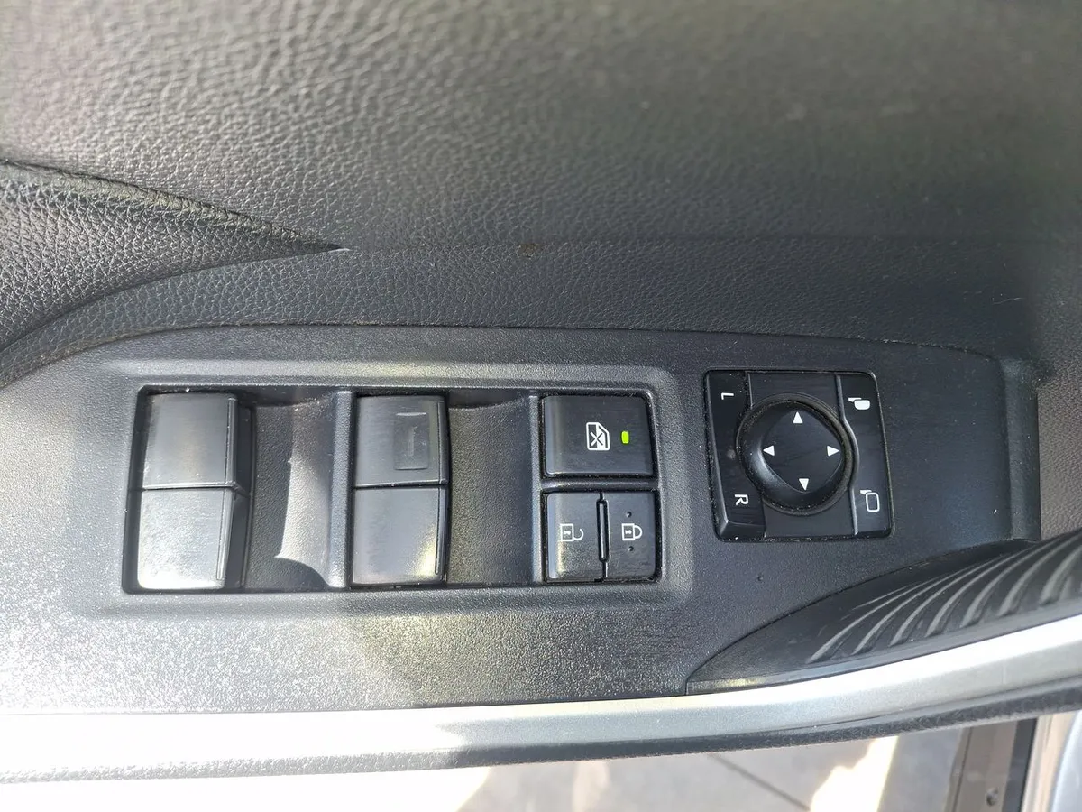 Toyota Rav 4 2.0 Le 4x2 Mt 5p año 2024