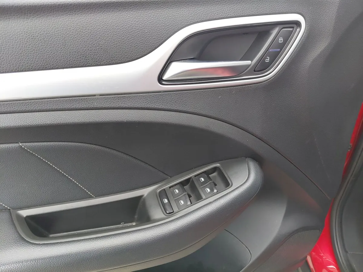 MG Mg Zs 1.5 Comfort 4x2 Mt 5p año 2023