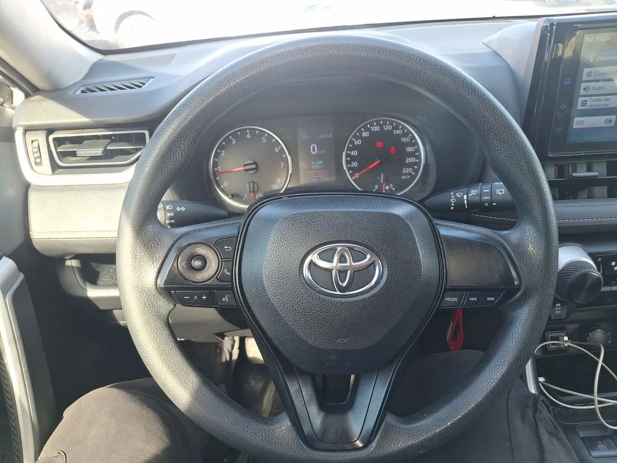 Toyota Rav 4 2.0 Le 4x2 Mt 5p año 2024