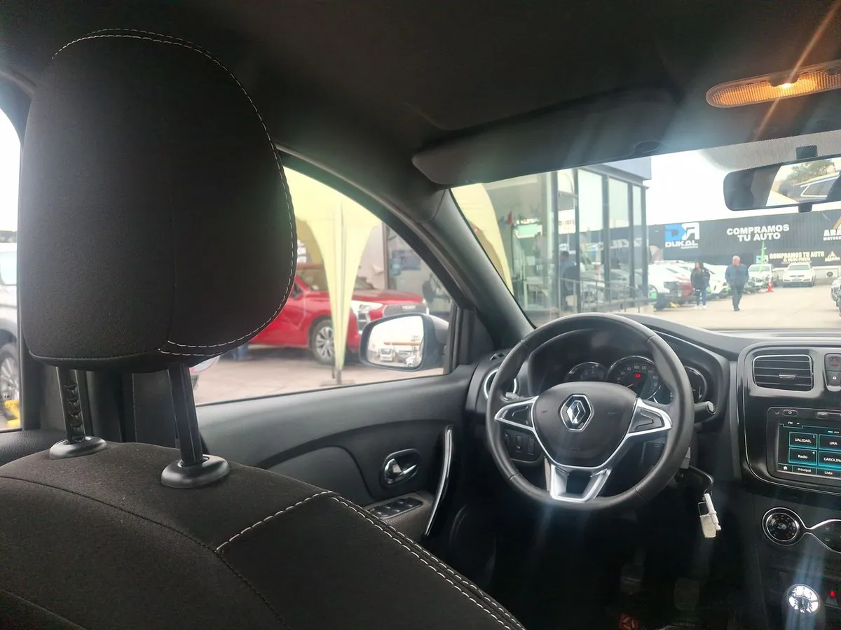 Renault Symbol 1.6 Intens Tech 4x2 Mt 4p año 2021