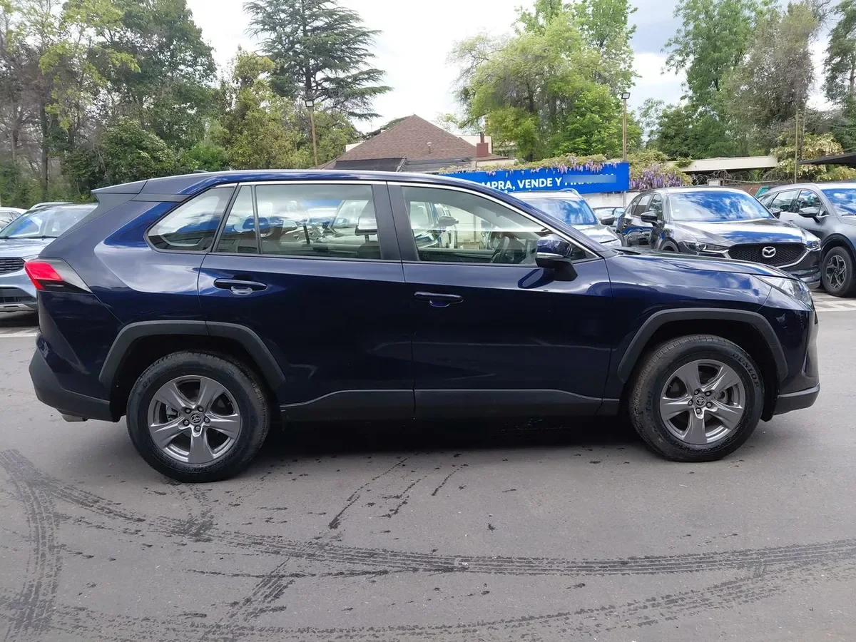 Toyota Rav 4 2.0 Le 4x2 Mt 5p año 2024