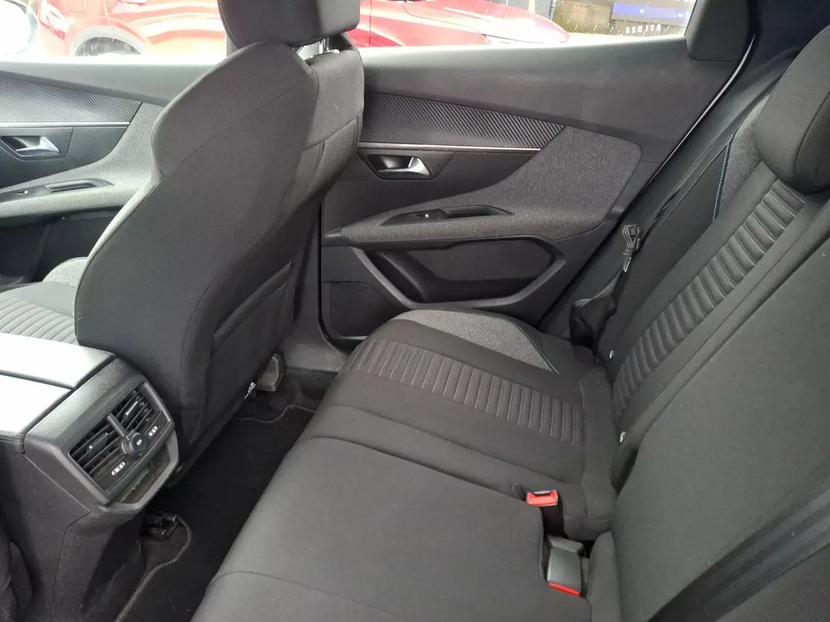 Peugeot 3008 1.2 Active Pack Puretech 130 4x2 Mt6 5p año 2023