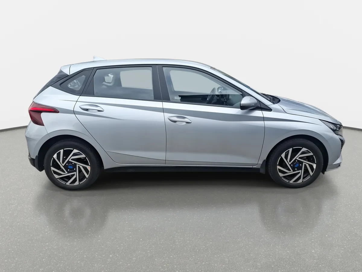 Hyundai I20 1.4 Plus Fl Bi3 4x2 Hb Mt 5p año 2025