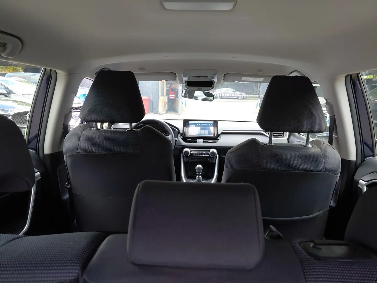 Toyota Rav 4 2.0 Le 4x2 Mt 5p año 2024
