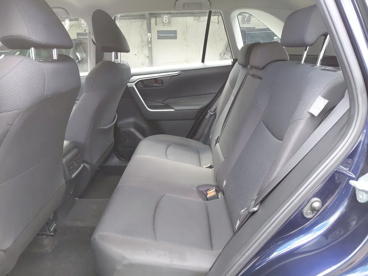 Toyota Rav 4 2.0 Le 4x2 Mt 5p año 2024