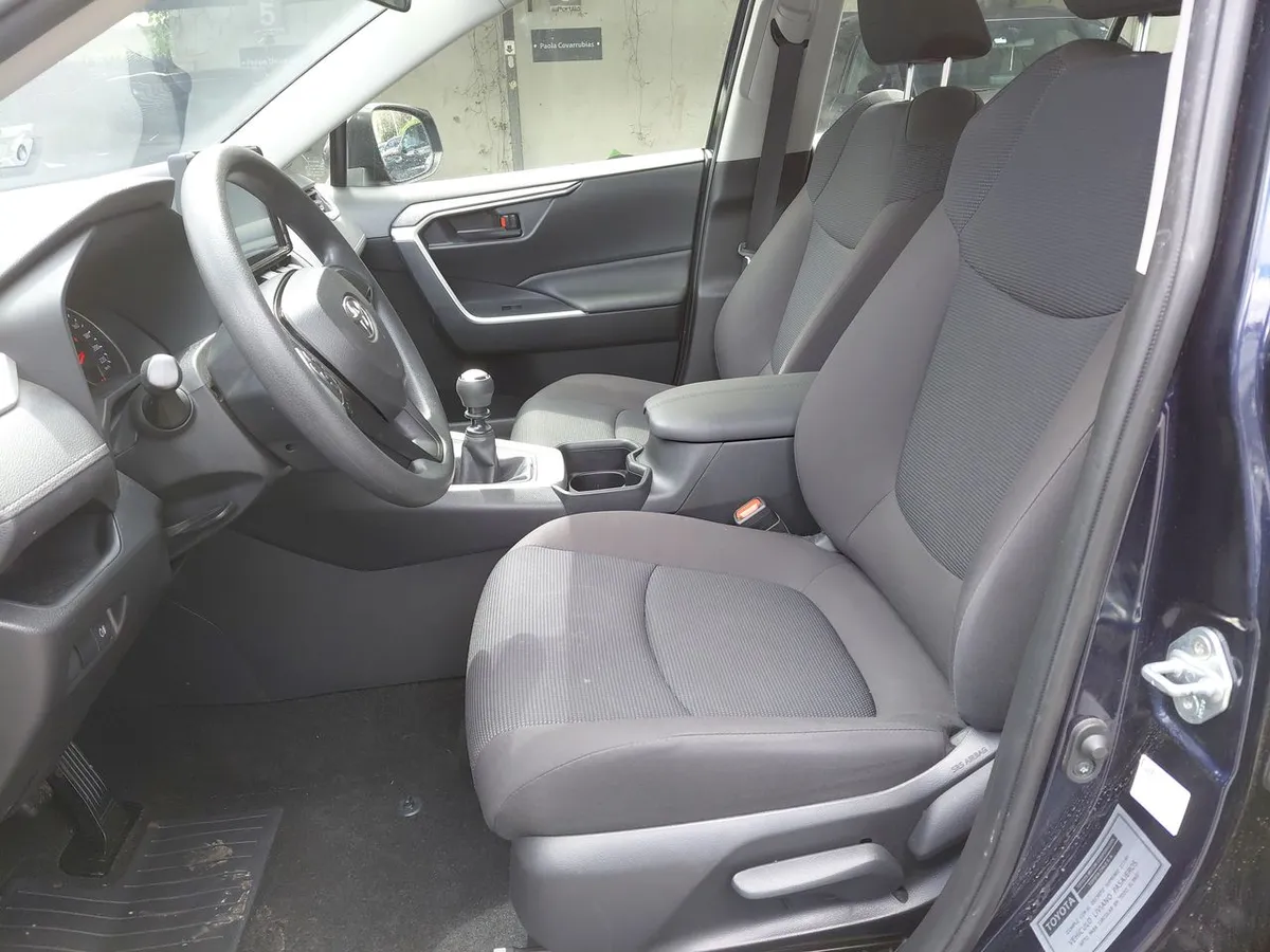 Toyota Rav 4 2.0 Le 4x2 Mt 5p año 2024