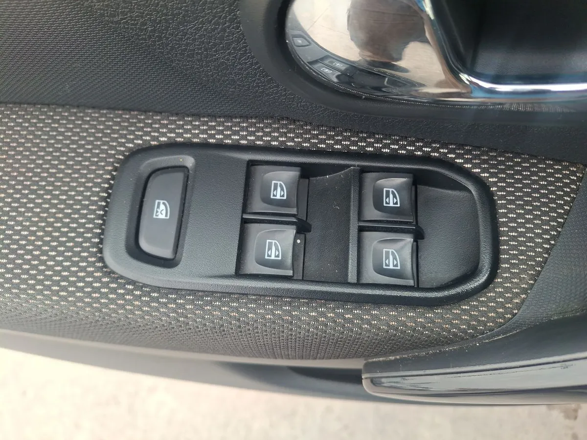 Renault Symbol 1.6 Intens Tech 4x2 Mt 4p año 2021