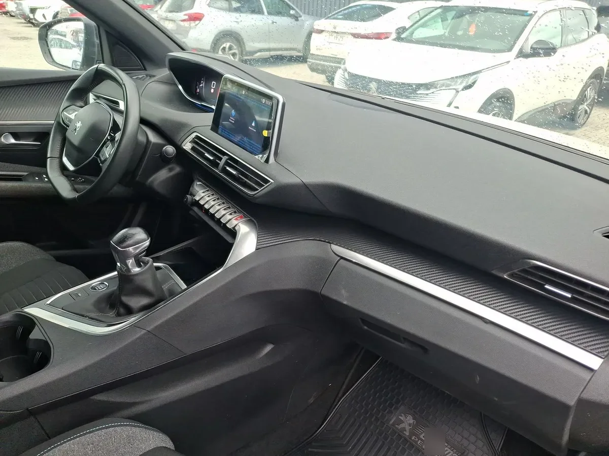 Peugeot 3008 1.2 Active Pack Puretech 130 4x2 Mt6 5p año 2023