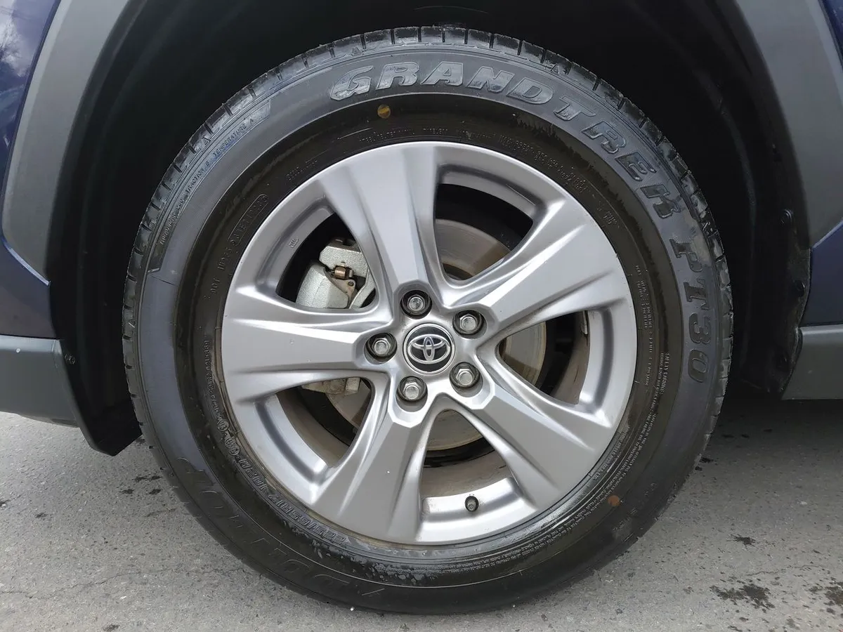 Toyota Rav 4 2.0 Le 4x2 Mt 5p año 2024