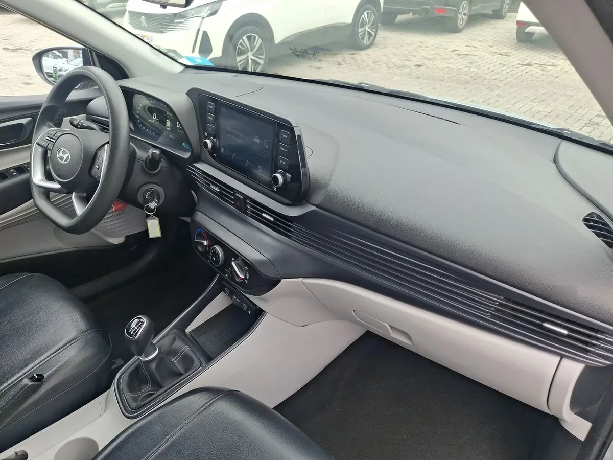 Hyundai I20 1.4 Plus Fl Bi3 4x2 Hb Mt 5p año 2025