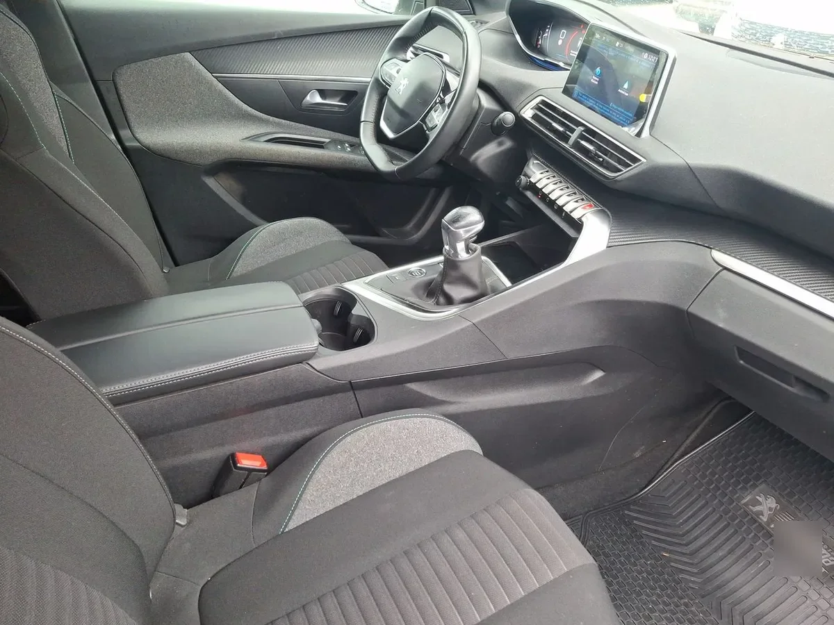 Peugeot 3008 1.2 Active Pack Puretech 130 4x2 Mt6 5p año 2023
