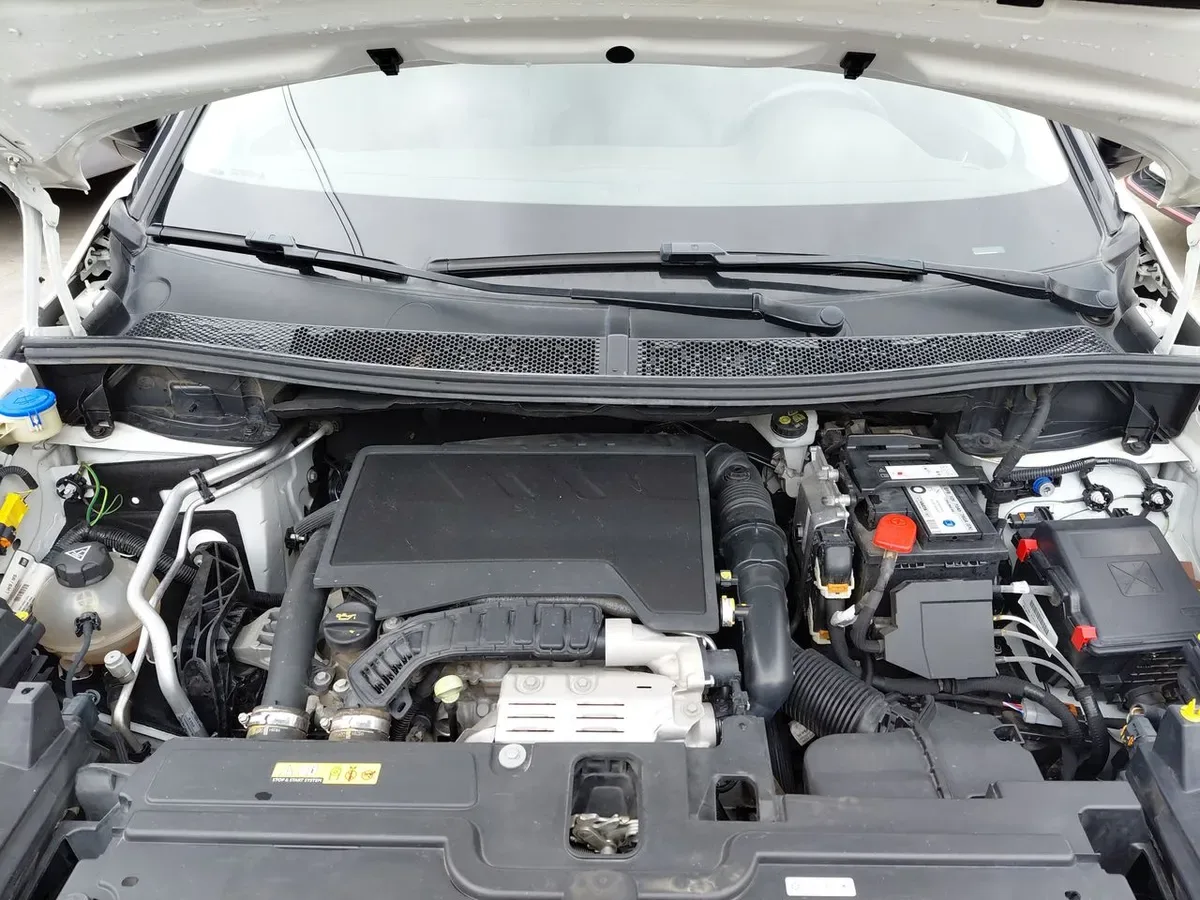 Opel Grandland 1.2t Dynamic 4x2 Mt6 5p año 2021