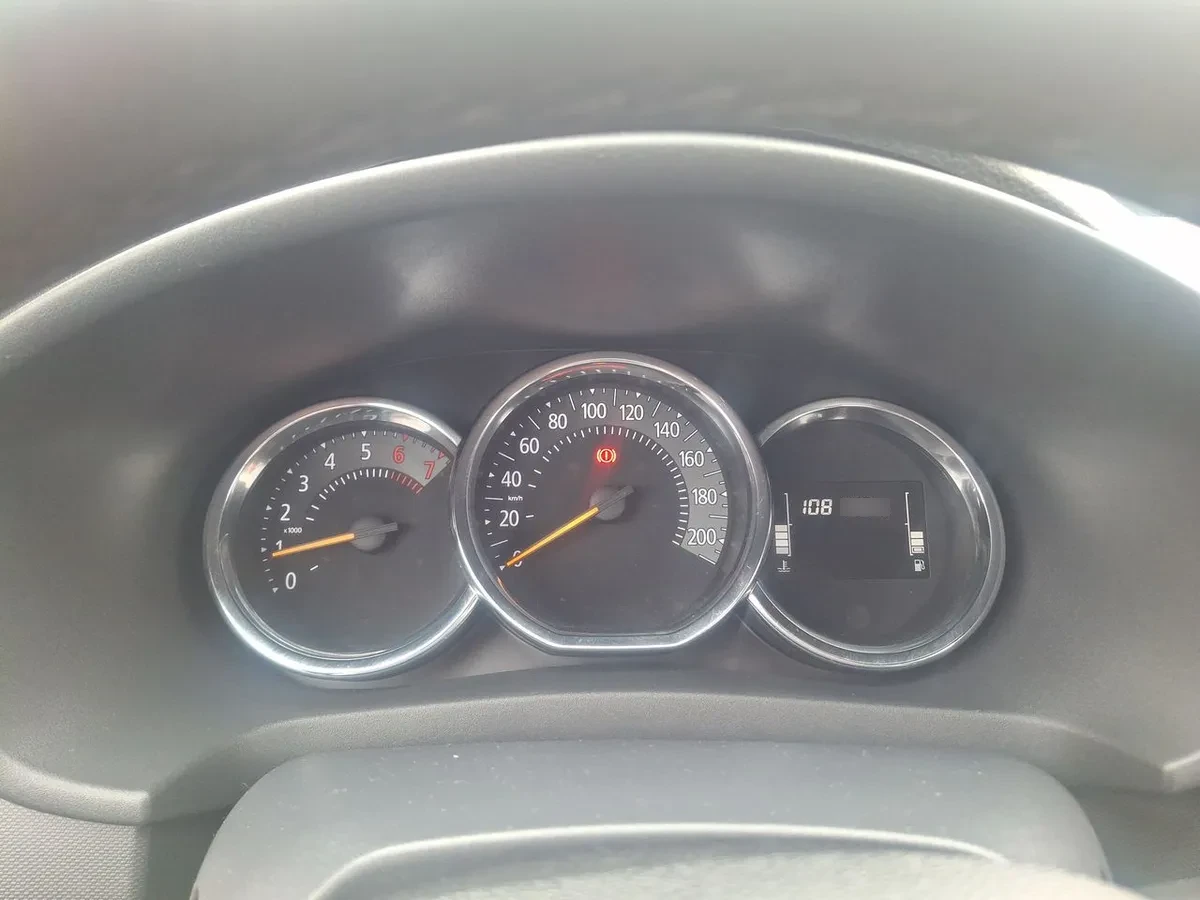 Renault Symbol 1.6 Intens Tech 4x2 Mt 4p año 2021