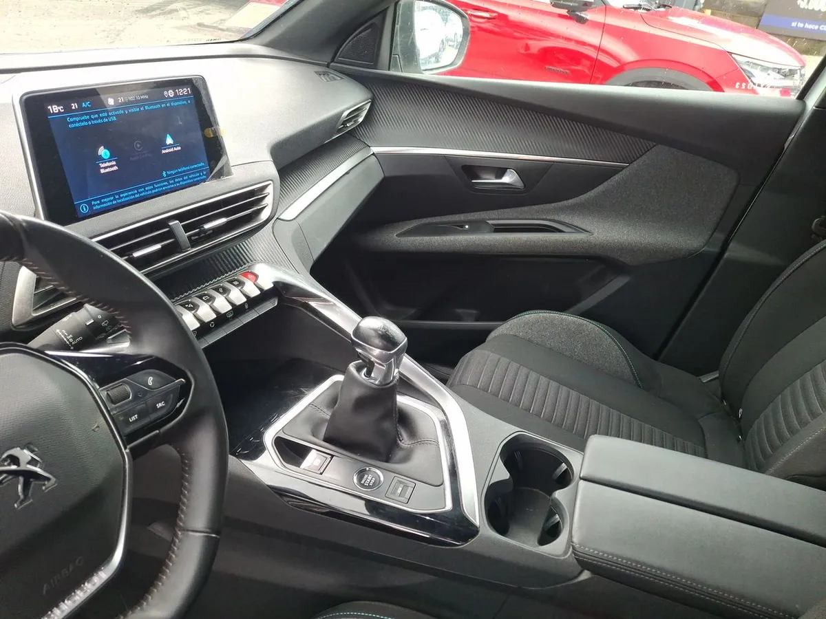Peugeot 3008 1.2 Active Pack Puretech 130 4x2 Mt6 5p año 2023