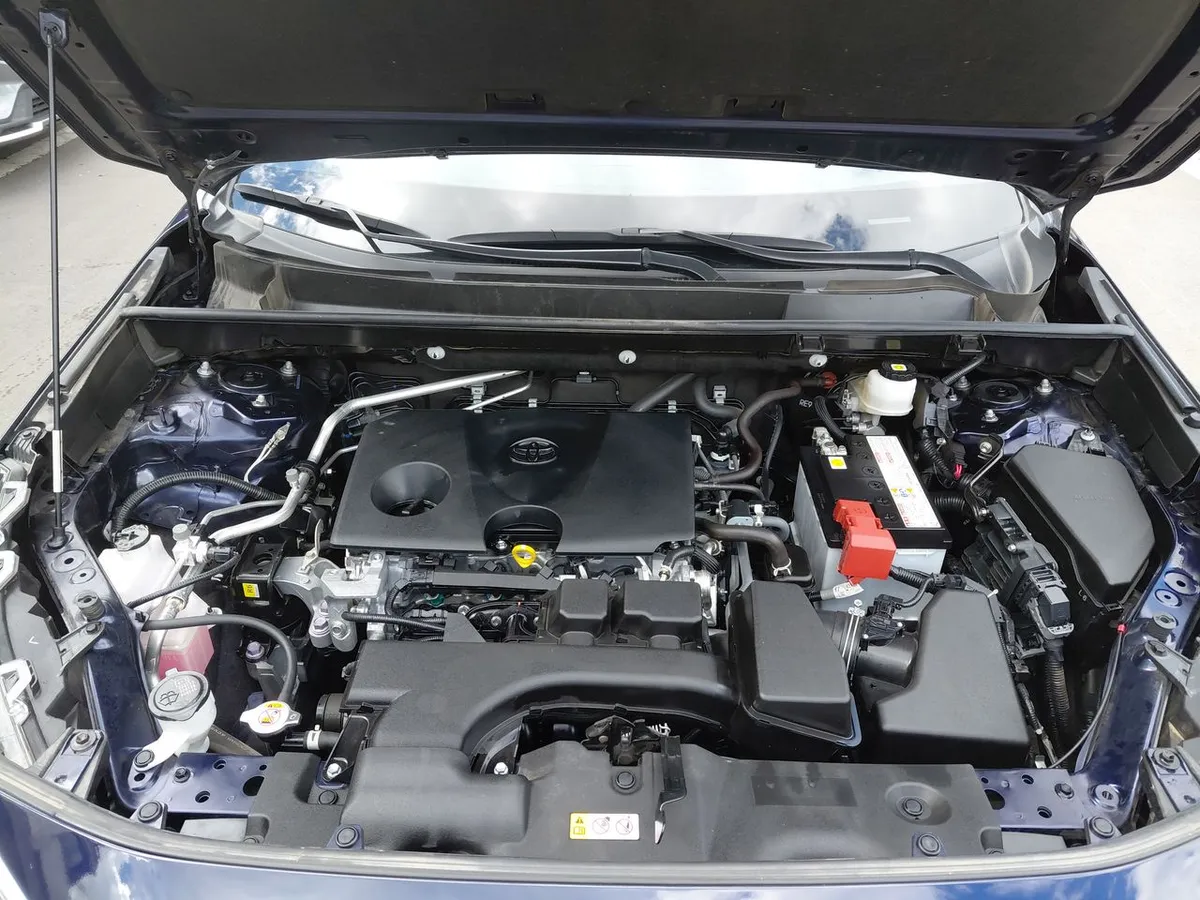 Toyota Rav 4 2.0 Le 4x2 Mt 5p año 2024
